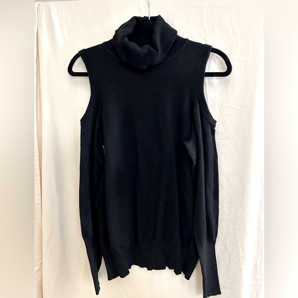 Summer & Sage brand Women’s cold shoulder turtleneck